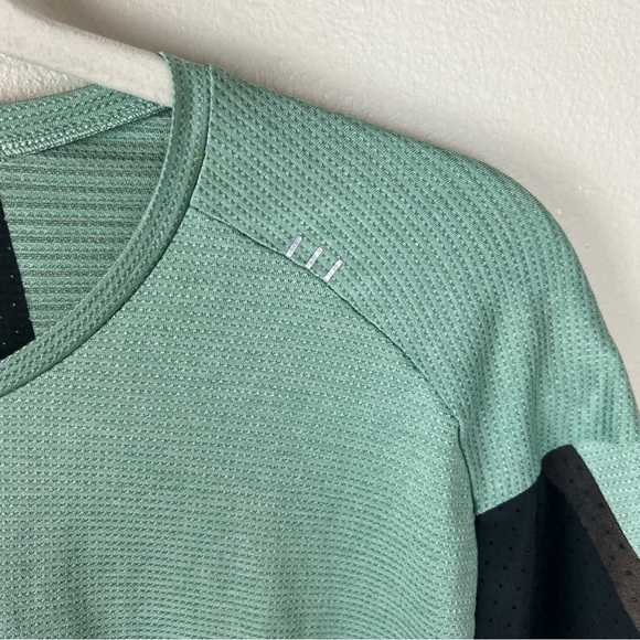 Lululemon Fast Free Short Sleeve Shirt - Picture 3 of 6